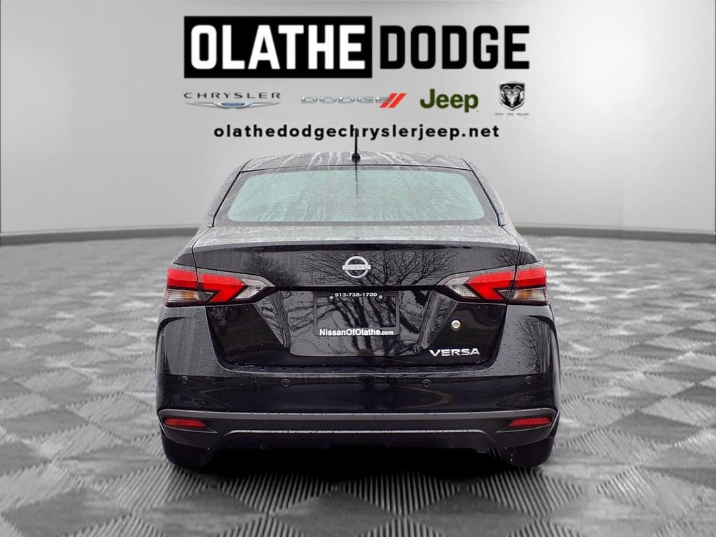 Used 2025 Nissan Versa S w/ Trunk Package image 27