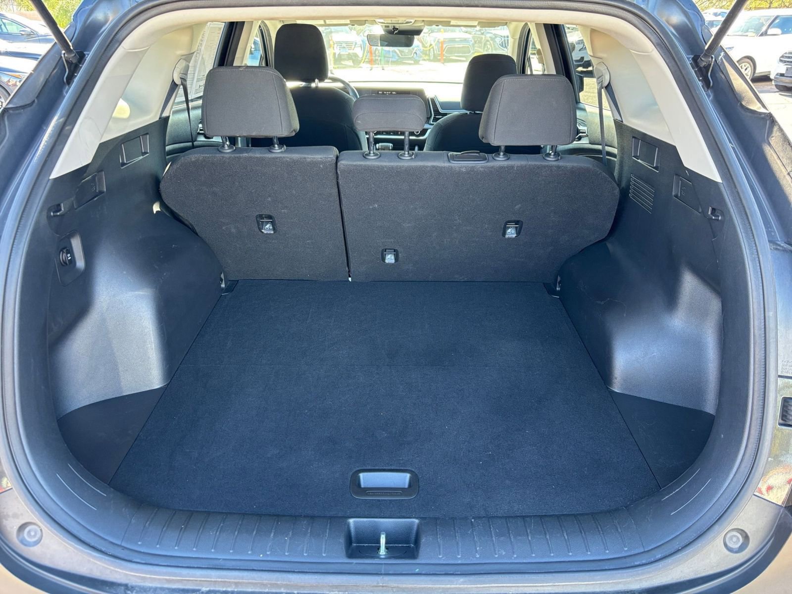 Used 2025 Kia Sportage LX image 30