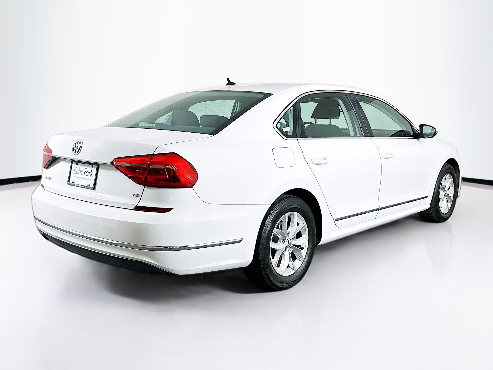 Used 2016 Volkswagen Passat 1.8T S FWD image 9