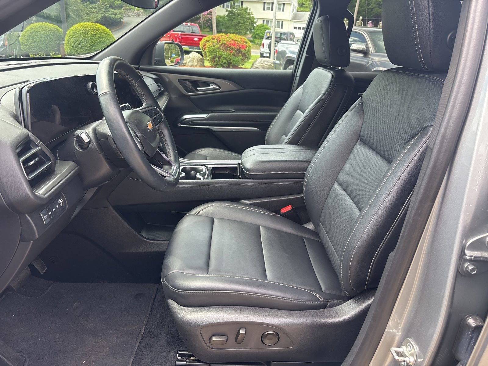 Used 2024 Chevrolet Traverse LT AWD/4WD image 11