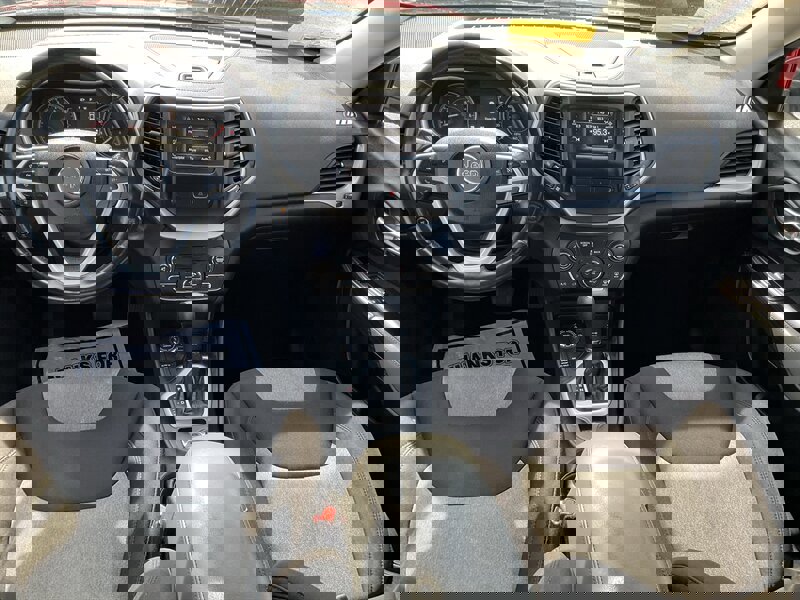 Used 2014 Jeep Cherokee Latitude w/ Comfort/Convenience Group image 18