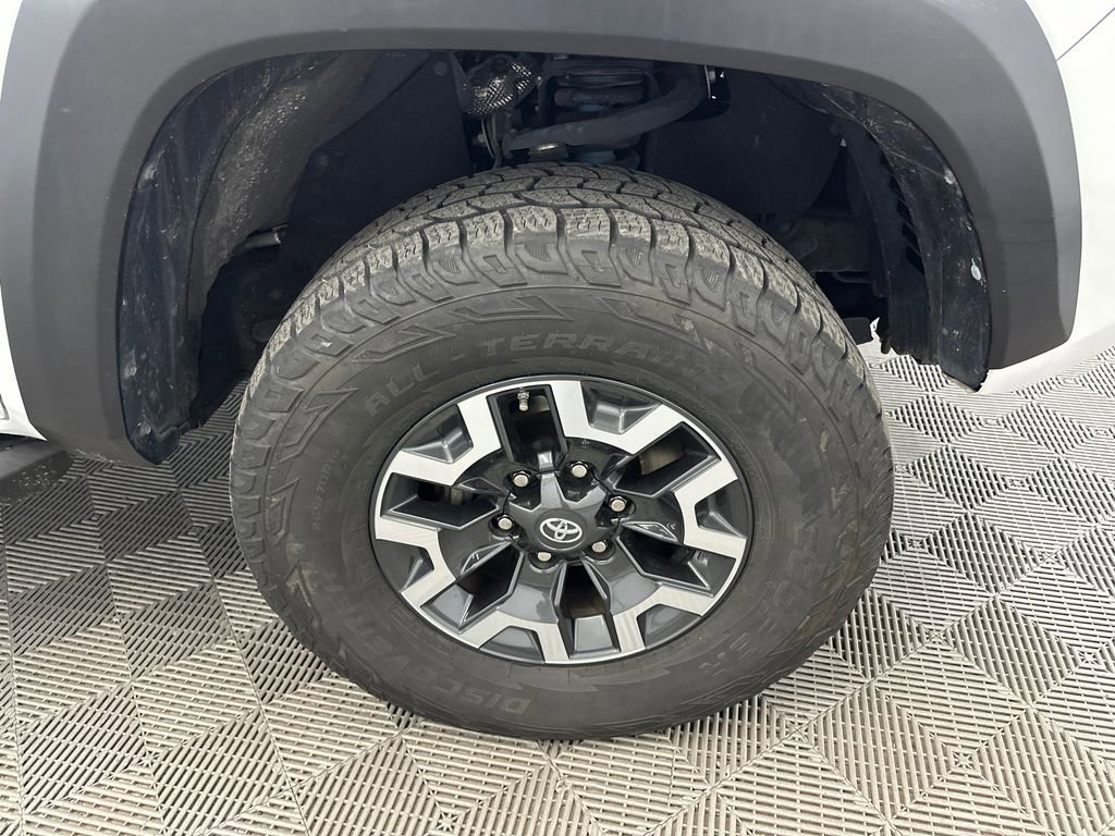 Used 2020 Toyota Tacoma TRD Off-Road w/ TRD Premium Off Road Package AWD/4WD image 13