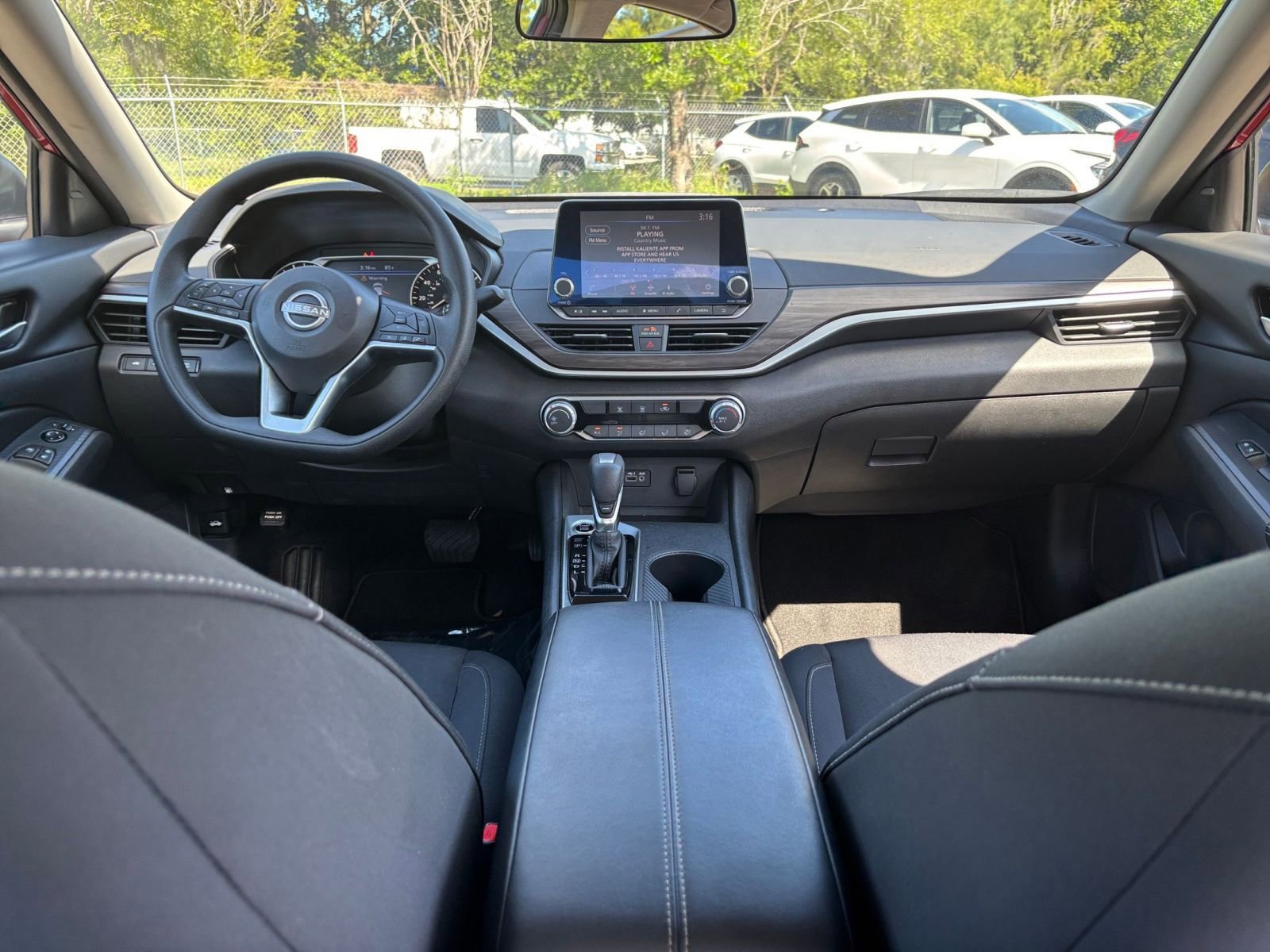 Used 2025 Nissan Altima 2.5 SV FWD image 41