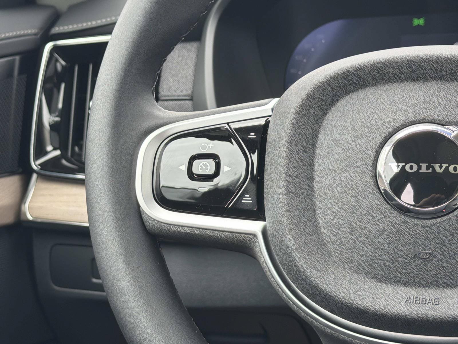 New 2026 Volvo XC90 T8 Plus AWD/4WD image 8