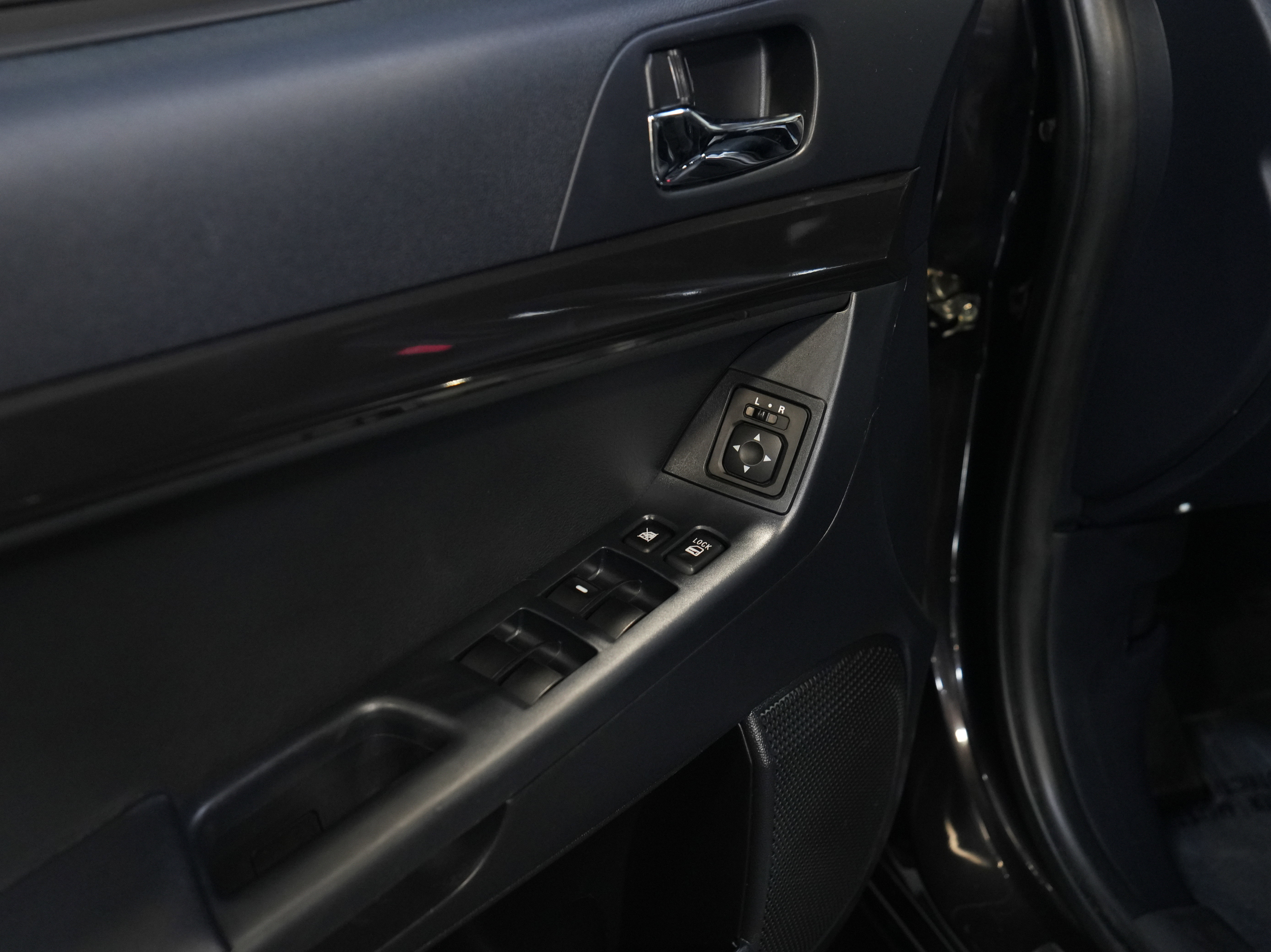 Used 2010 Mitsubishi Lancer Evolution MR image 24