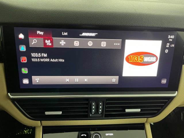 Used 2023 Porsche Cayenne w/ Premium Package image 39