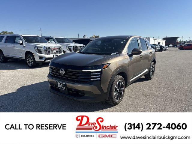 Used 2025 Nissan Kicks SV AWD/4WD image 1