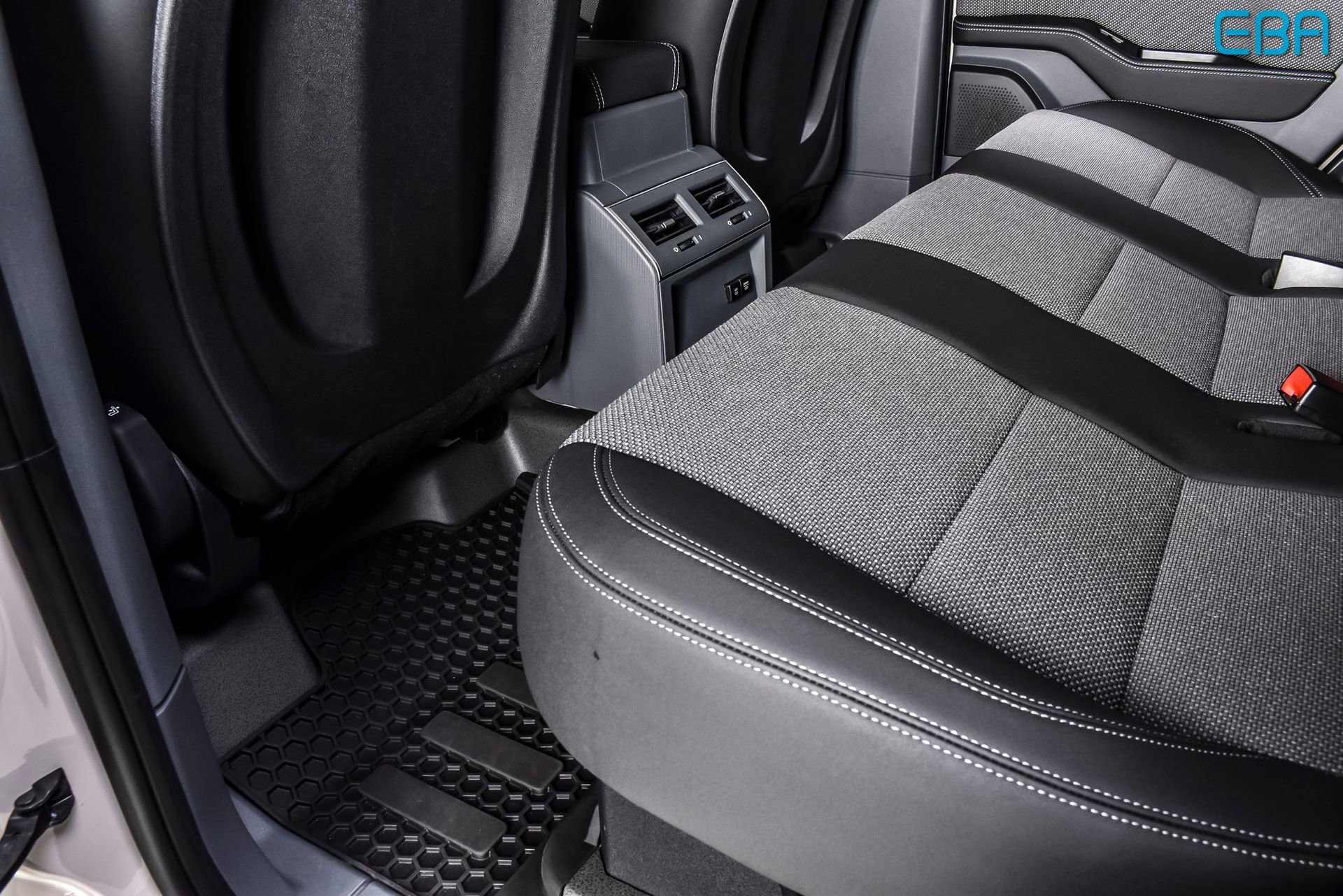 Used 2025 INEOS Grenadier Fieldmaster Edition image 17