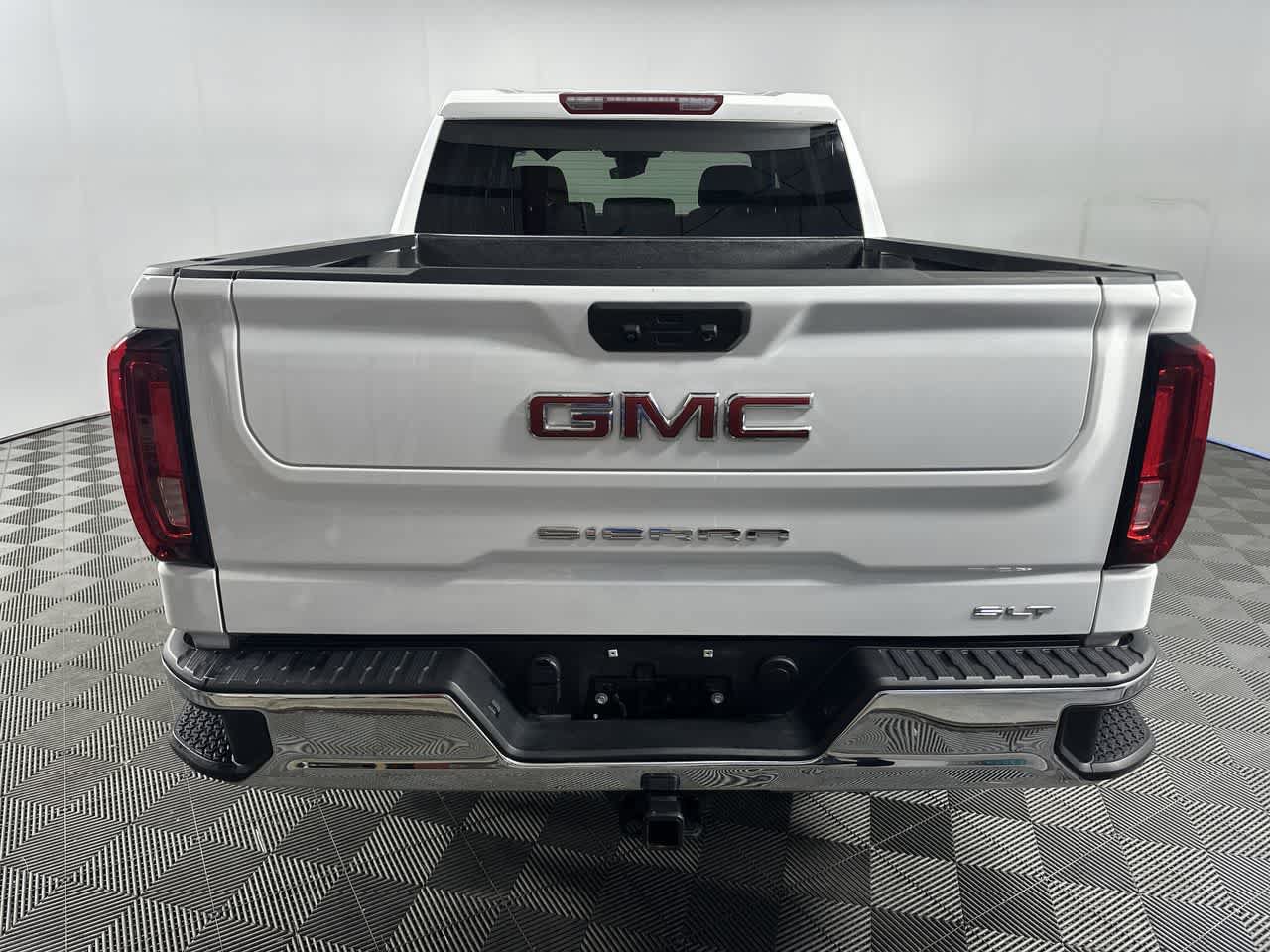 Used 2024 GMC Sierra 1500 SLT RWD image 4