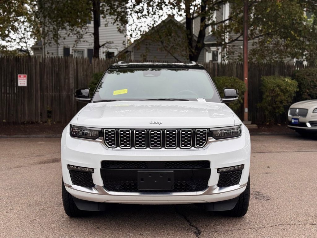 Used 2023 Jeep Grand Cherokee L Summit w/ Rear Seat Video Group I AWD/4WD image 9
