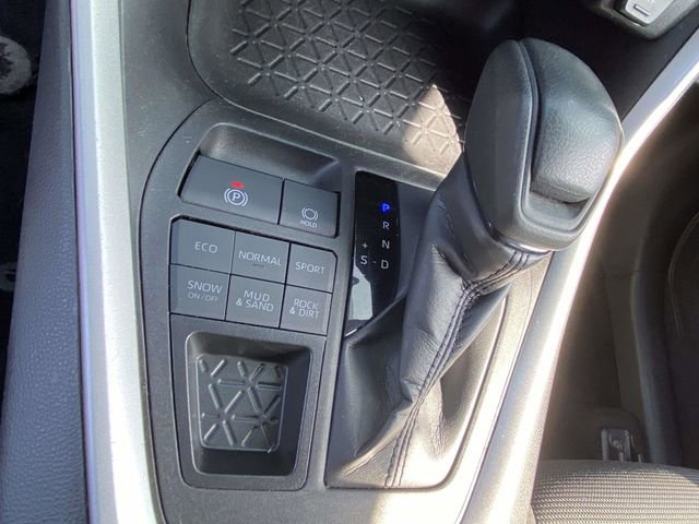 Used 2024 Toyota RAV4 LE AWD/4WD image 18