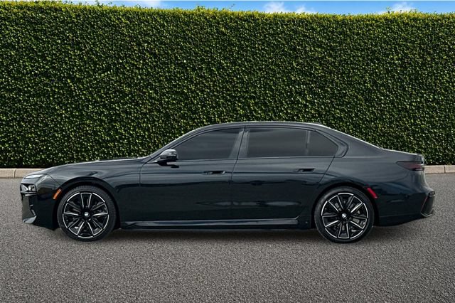 Used 2025 BMW i7 xDrive60 w/ Executive Package AWD/4WD image 7