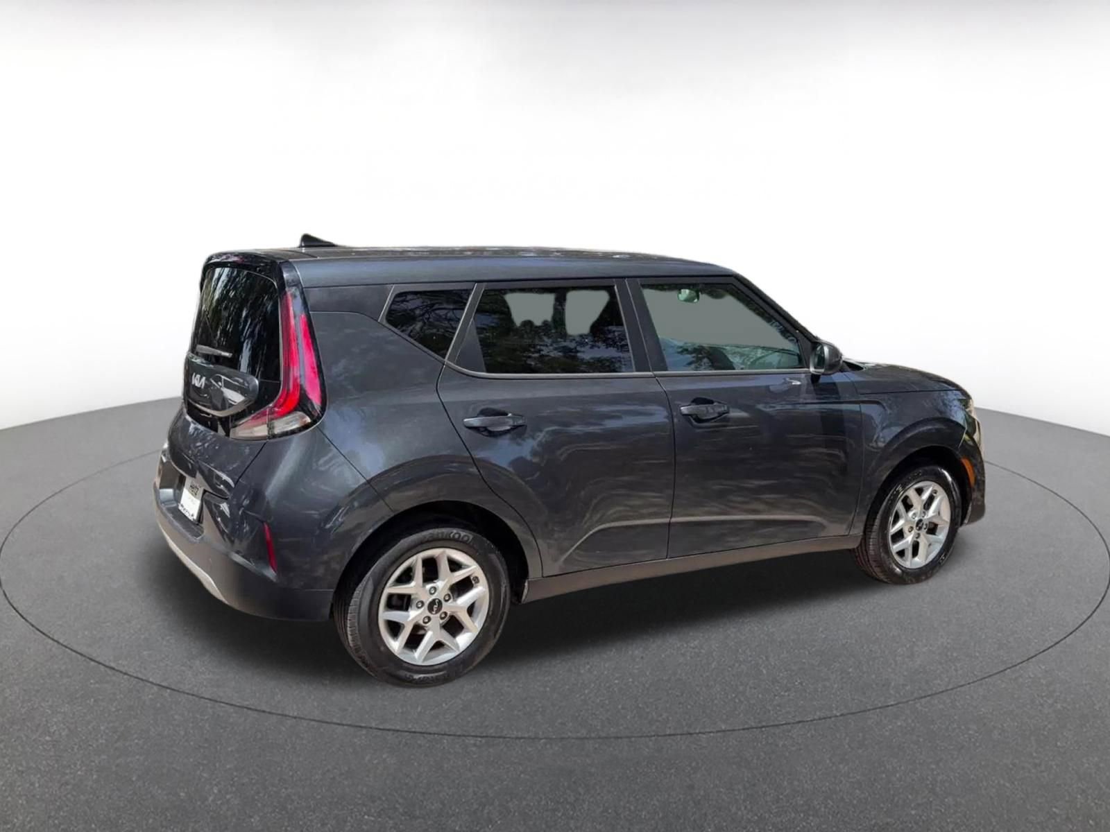 Used 2025 Kia Soul LX w/ LX Technology Package FWD image 15