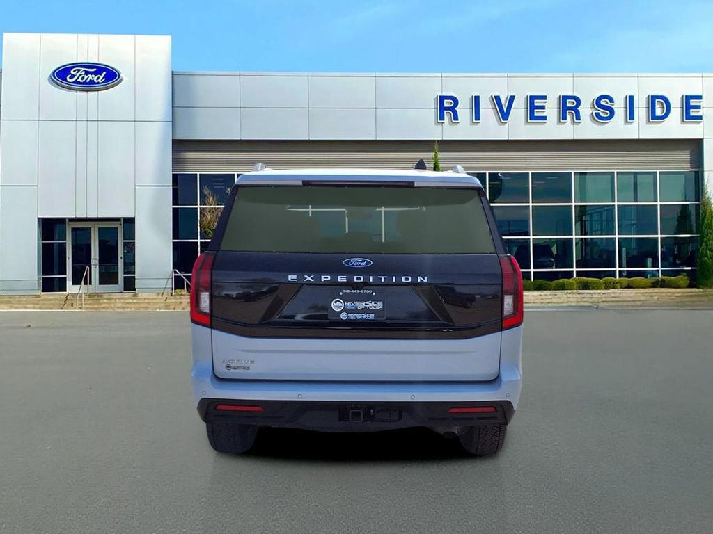 Used 2025 Ford Expedition Active image 5