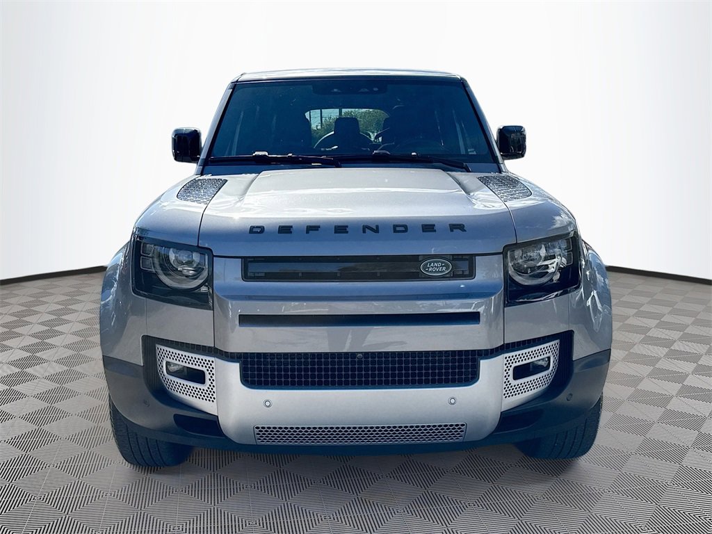Used 2023 Land Rover Defender 130 SE image 2