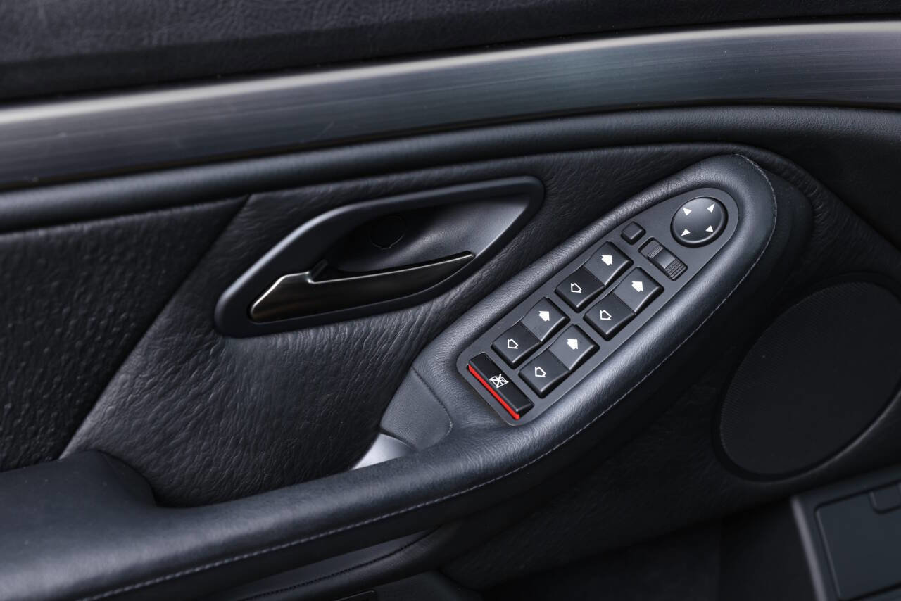 Used 2002 BMW M5 image 94