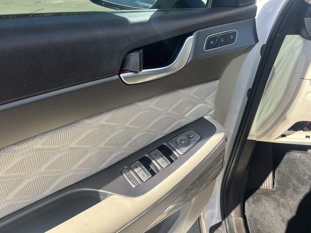 Used 2021 Hyundai Palisade Calligraphy image 11