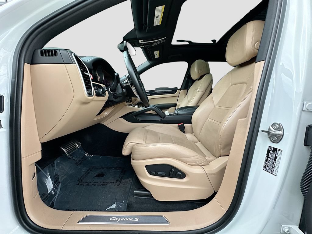 Certified 2023 Porsche Cayenne S w/ Premium Package Plus AWD/4WD image 5
