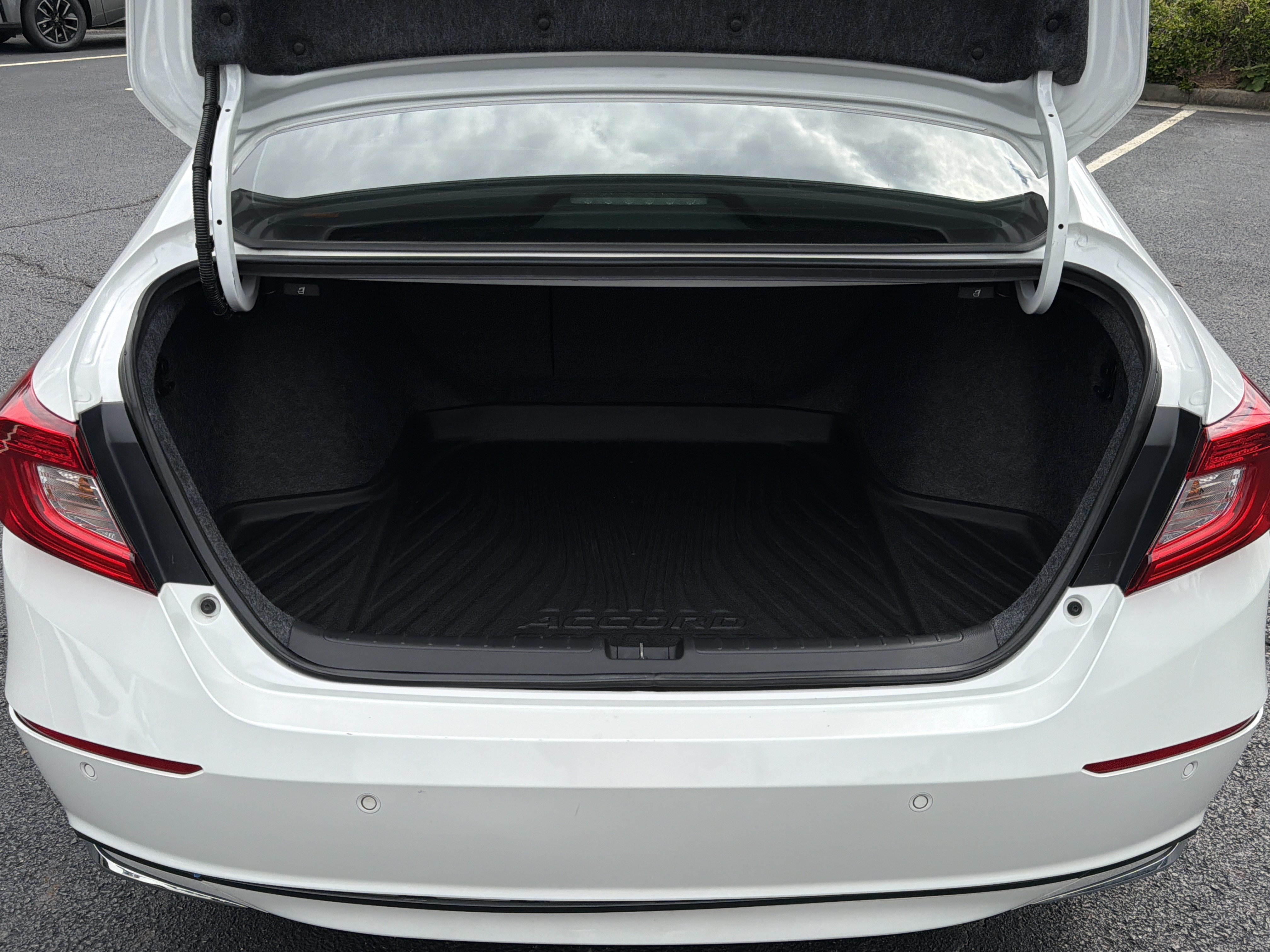 Used 2022 Honda Accord Touring image 18