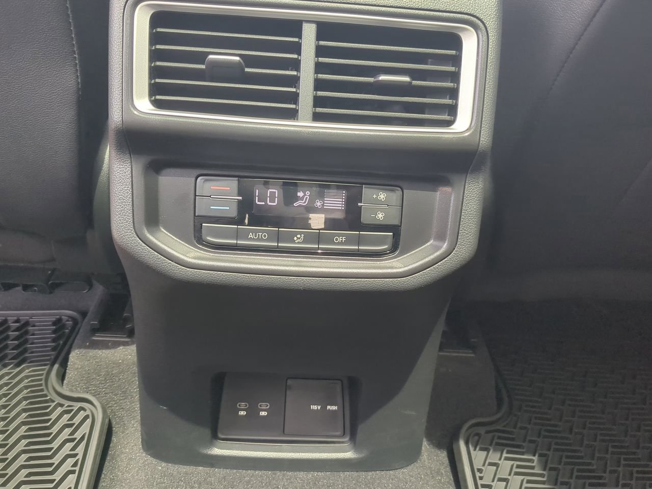 Used 2024 Volkswagen Atlas Peak Edition SEL AWD/4WD image 12