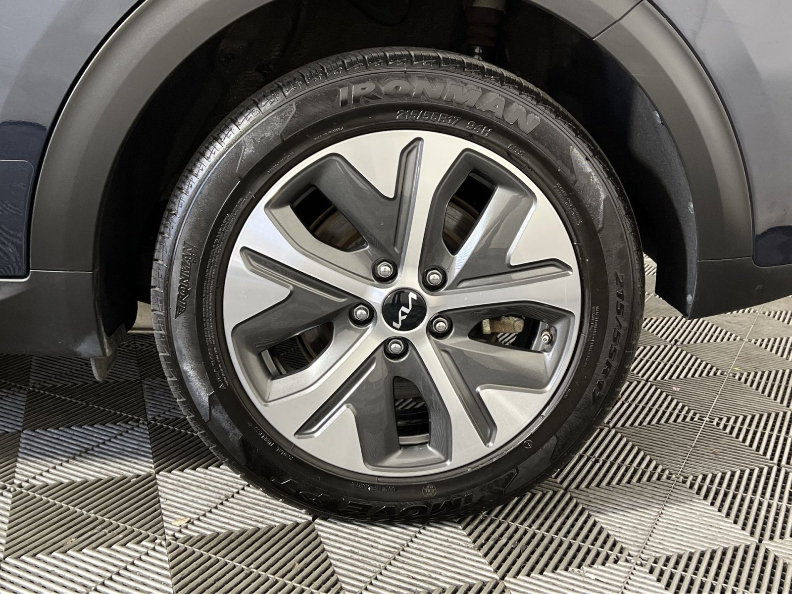 Used 2022 Kia Niro EX Premium w/ Cold Weather Package image 12