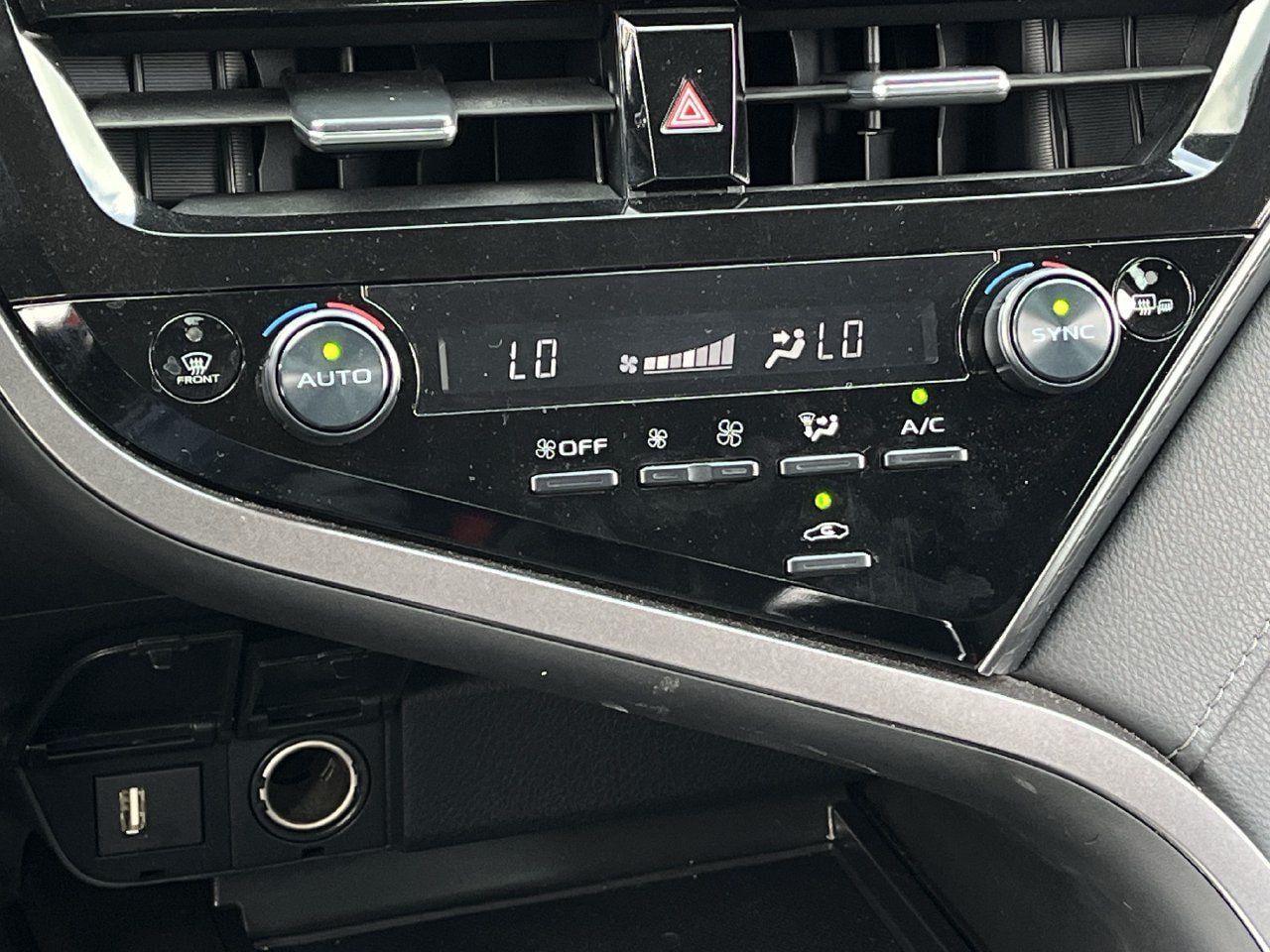Used 2024 Toyota Camry LE w/ Convenience Package FWD image 18
