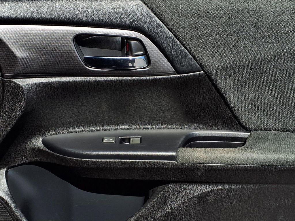Used 2013 Honda Accord LX image 25
