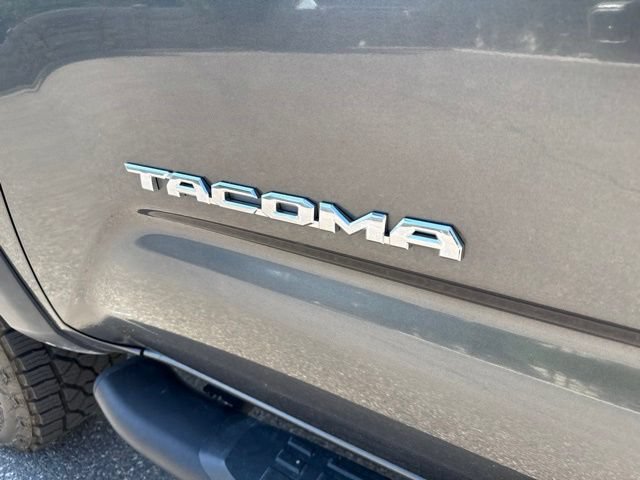 Used 2016 Toyota Tacoma TRD Off-Road AWD/4WD image 15