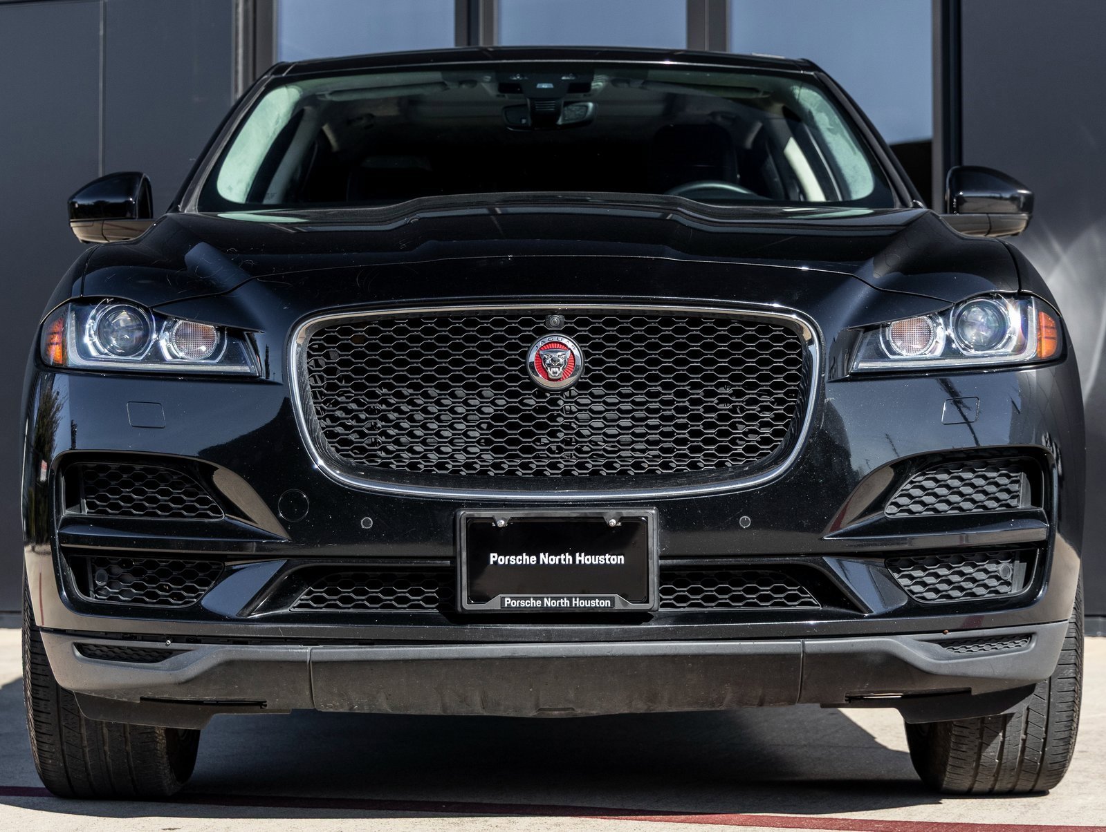Used 2019 Jaguar F-PACE Prestige image 4