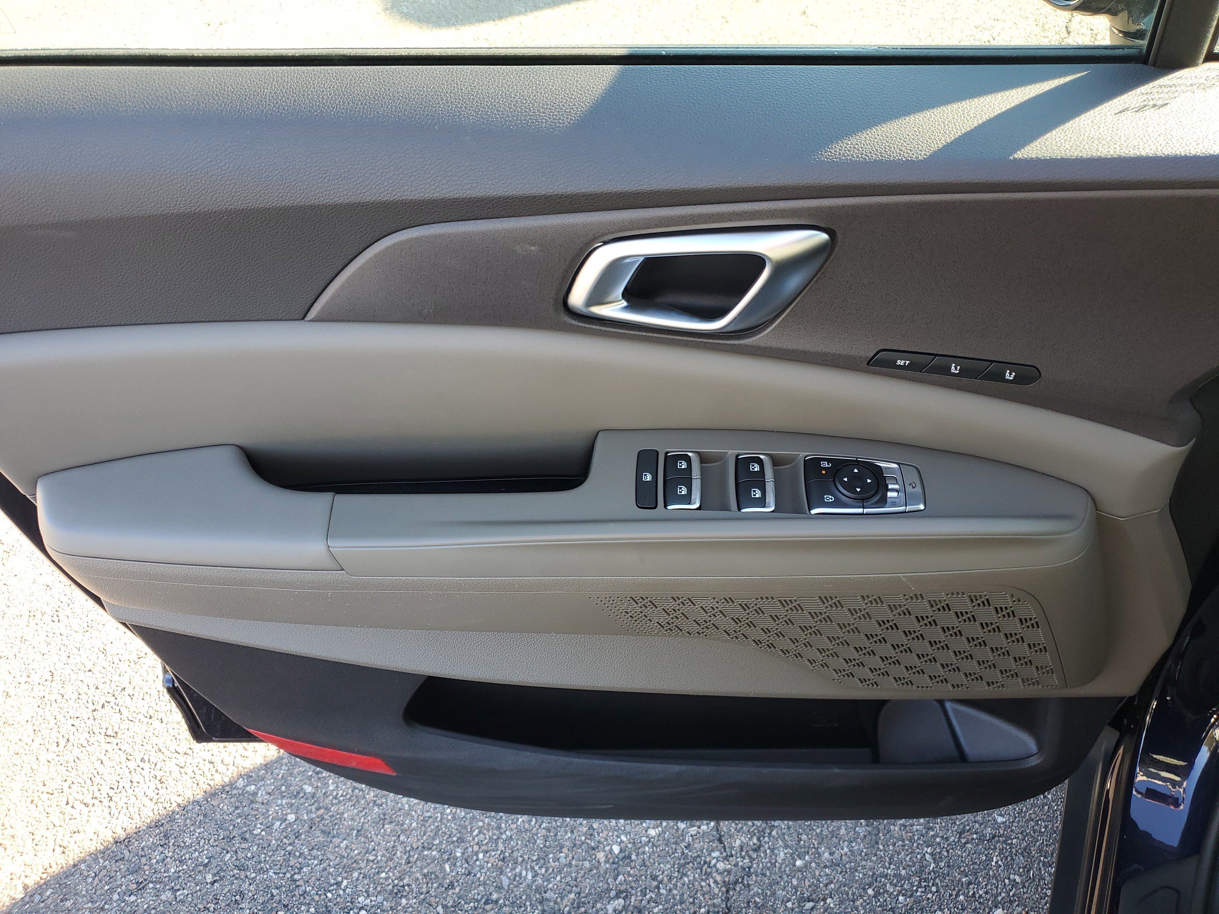 Certified 2025 Kia Carnival EX image 20