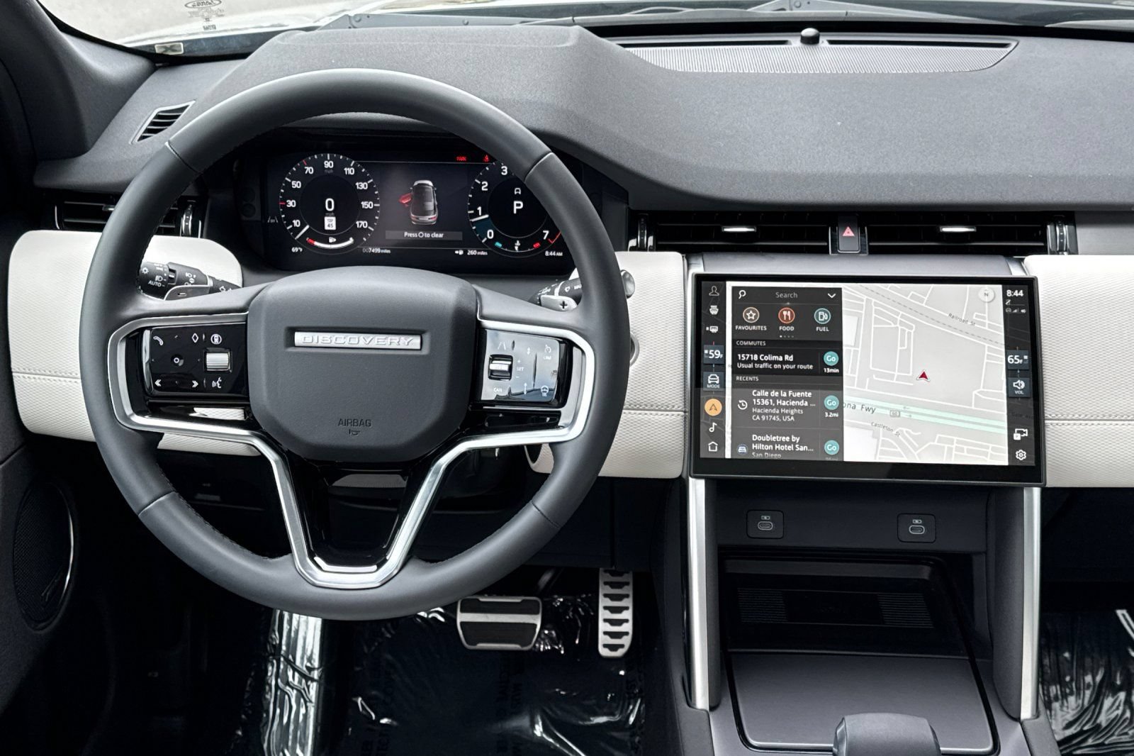 Certified 2025 Land Rover Discovery Sport Dynamic SE AWD/4WD image 15