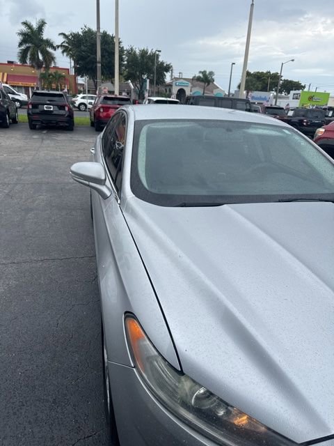 Used 2013 Ford Fusion SE FWD image 3