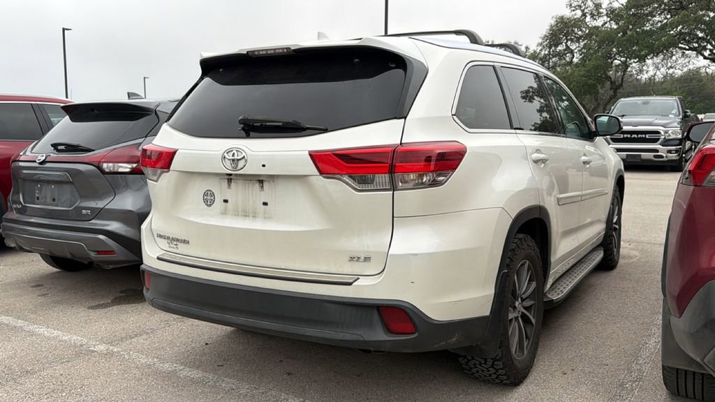 Used 2018 Toyota Highlander XLE FWD image 4