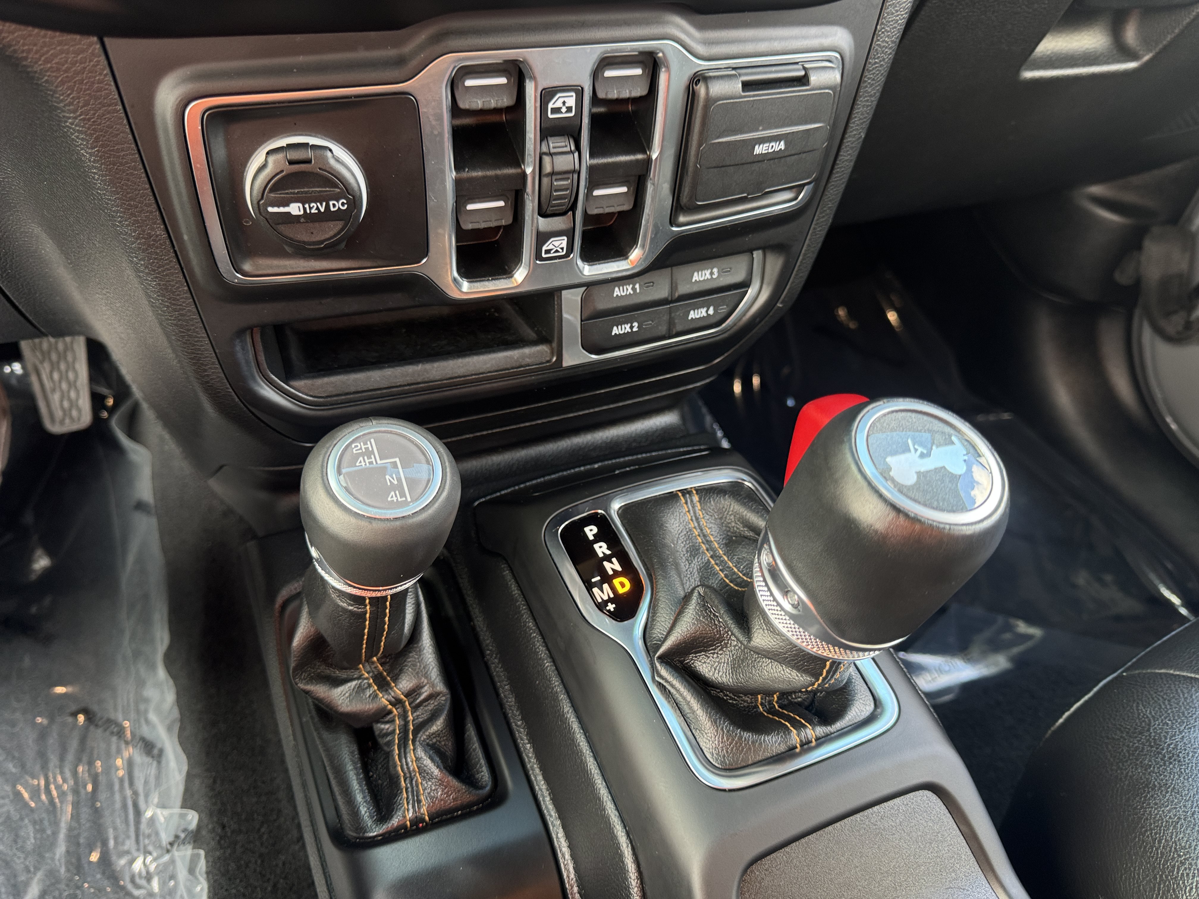 Used 2023 Jeep Wrangler Unlimited Sahara AWD/4WD image 27
