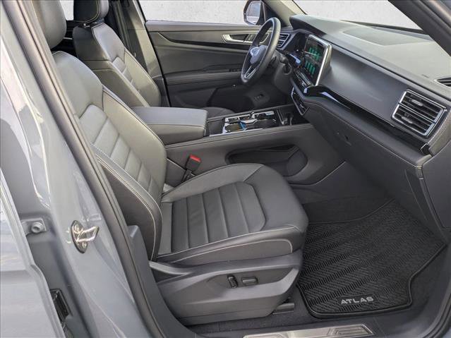 Used 2025 Volkswagen Atlas Cross Sport SEL R-Line image 21