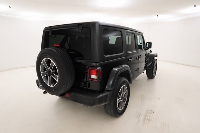Used 2023 Jeep Wrangler Sahara image 3