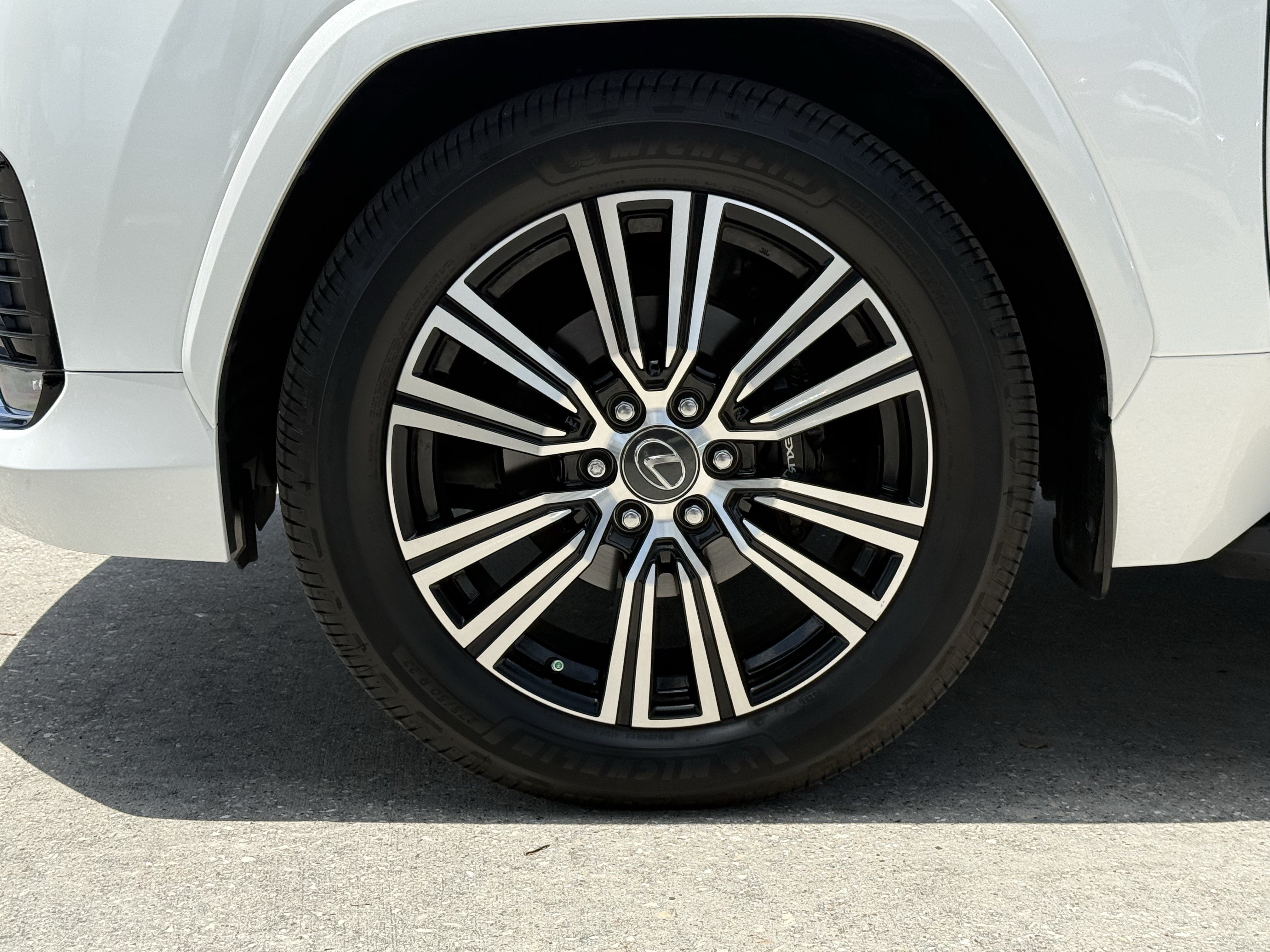 Used 2026 Lexus LX 600 4WD w/ Accessory Package (Z1) image 12