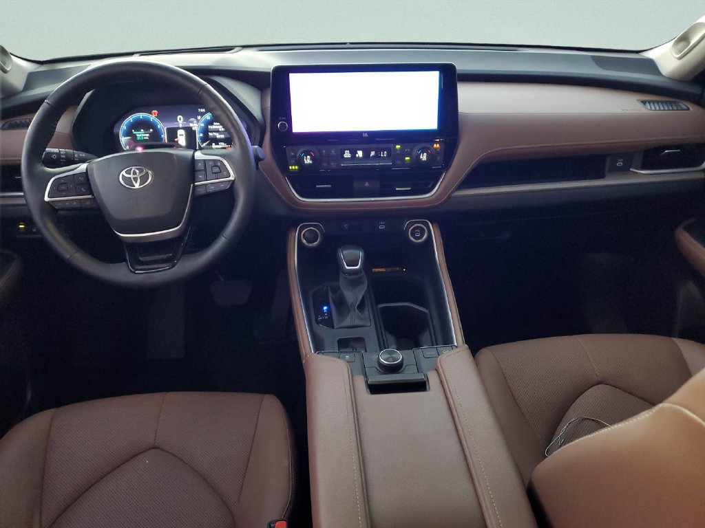 Used 2024 Toyota Grand Highlander AWD image 11