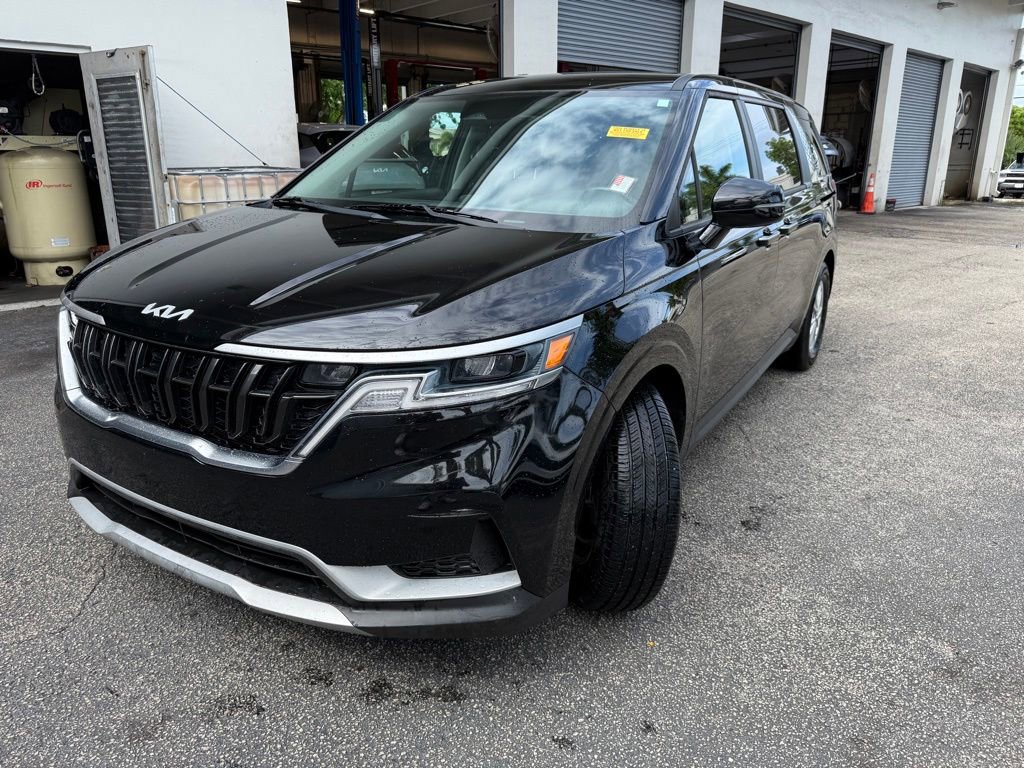 Used 2022 Kia Carnival LX FWD image 3
