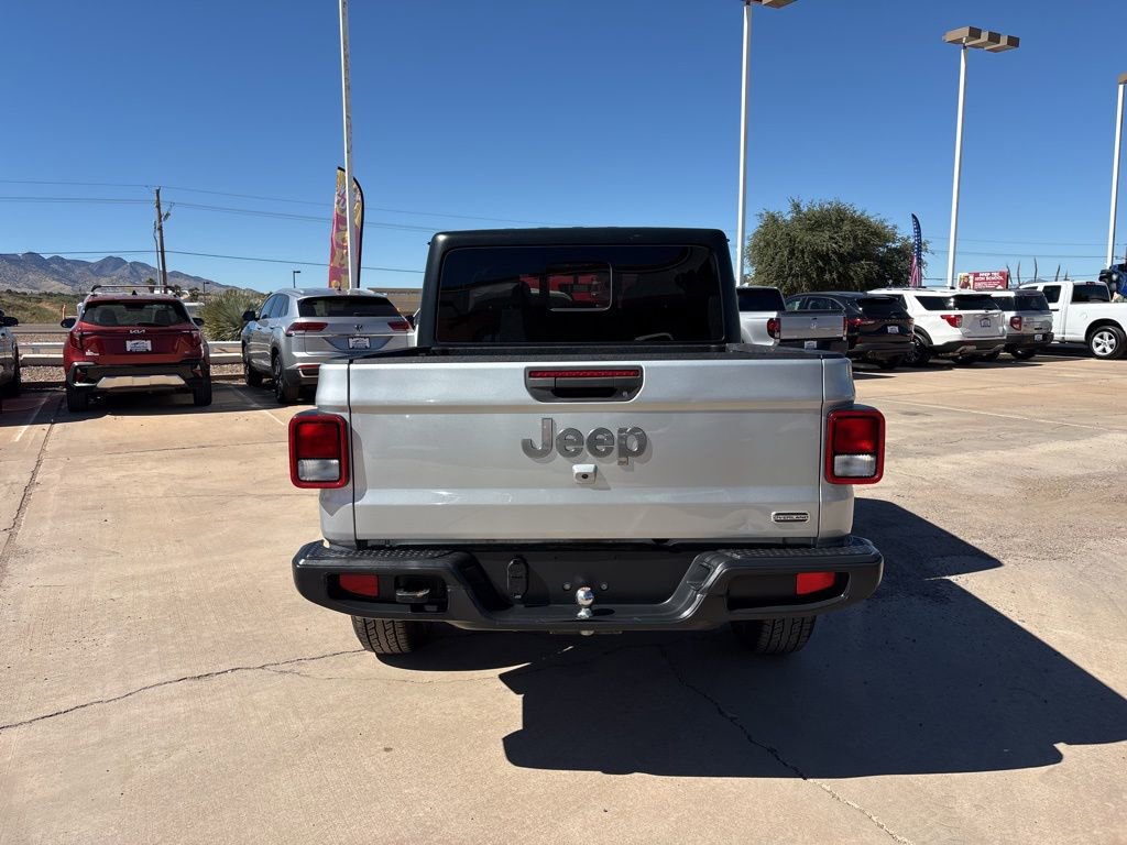 Certified 2023 Jeep Gladiator Overland AWD/4WD image 6