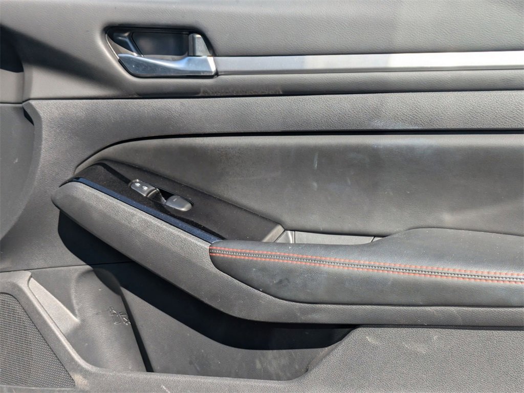 Used 2025 Nissan Altima 2.5 SR image 32