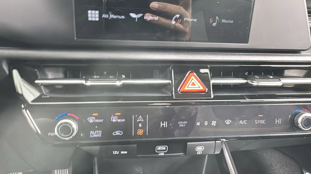 Used 2025 Kia Niro LX image 25