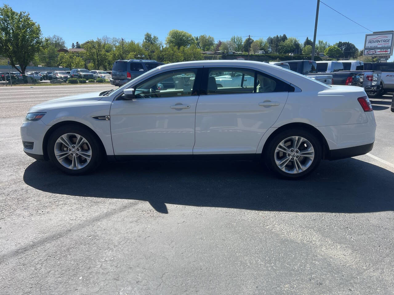 Used 2017 Ford Taurus SEL image 4