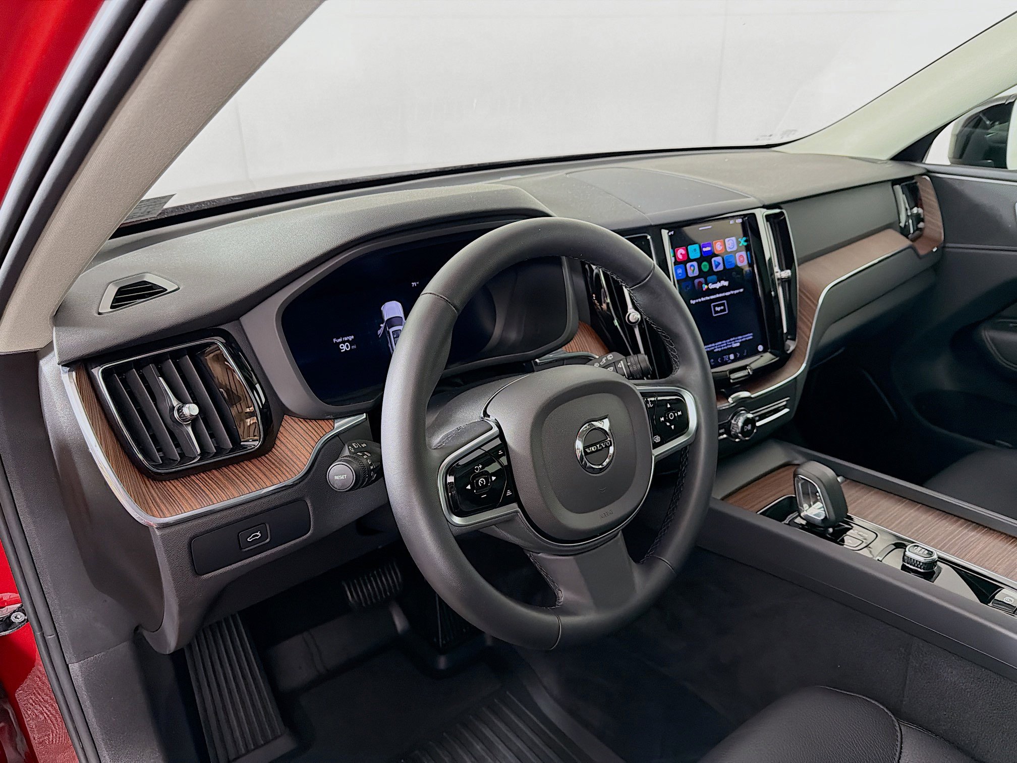 Used 2024 Volvo XC60 B5 Plus w/ Climate Package image 10