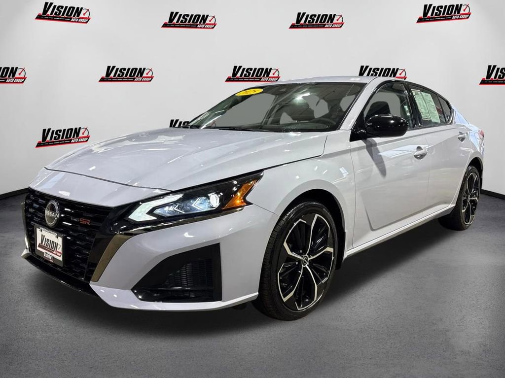 Used 2025 Nissan Altima 2.5 SR image 1