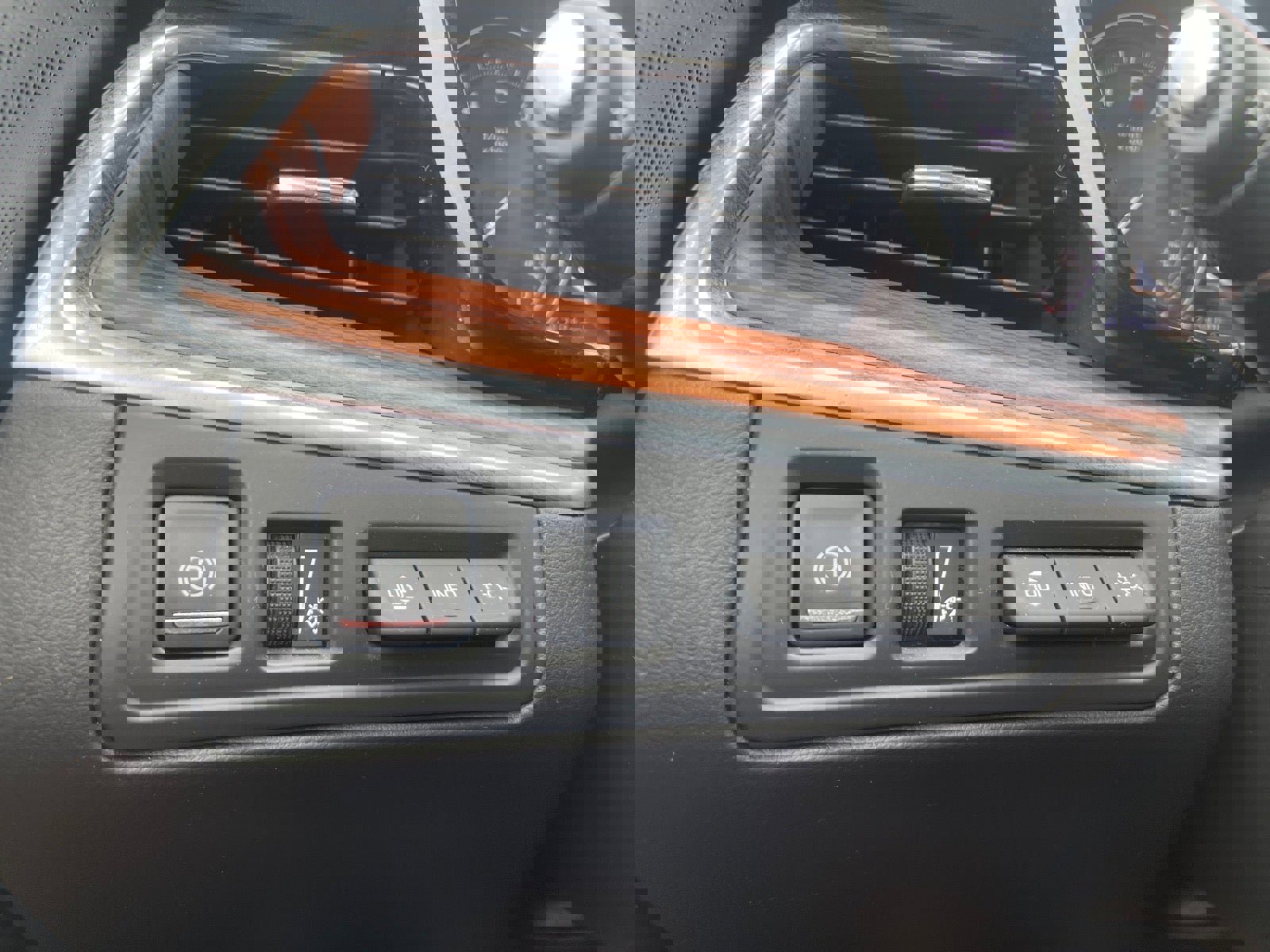 Used 2024 Cadillac XT5 Premium Luxury w/ Technology Package image 17