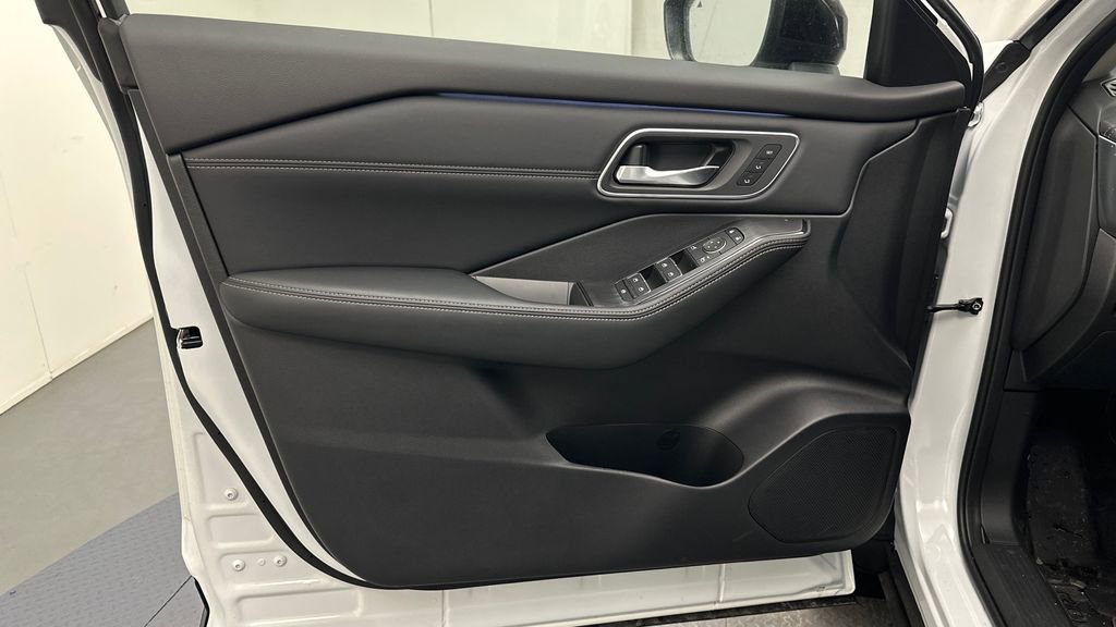 New 2026 Nissan Rogue Platinum image 15