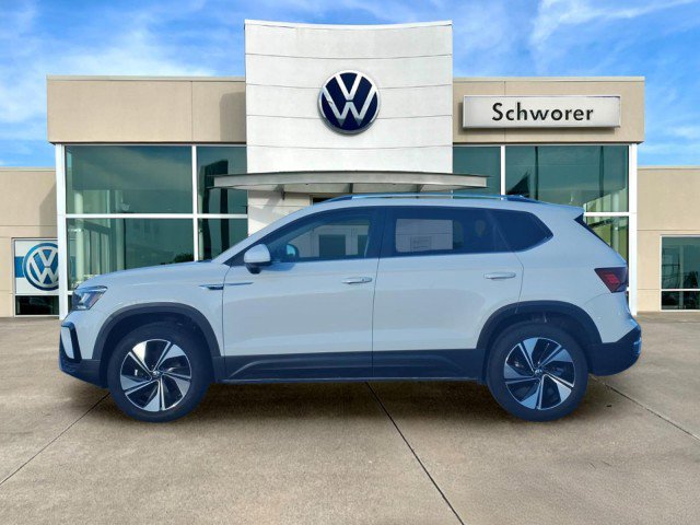 Certified 2024 Volkswagen Taos SE image 1