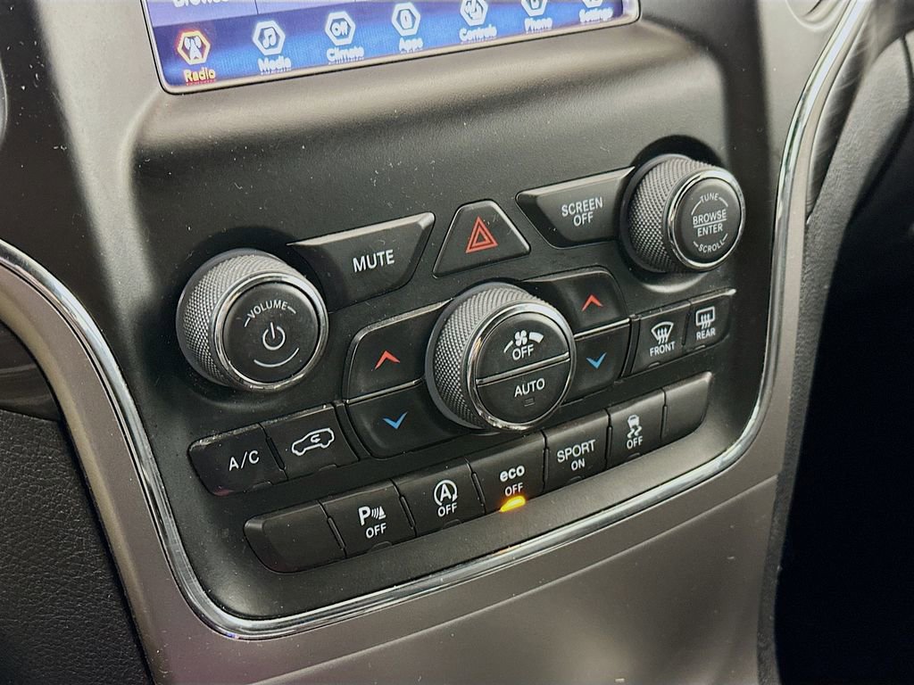 Used 2019 Jeep Grand Cherokee Laredo w/ Security & Convenience Group AWD/4WD image 21