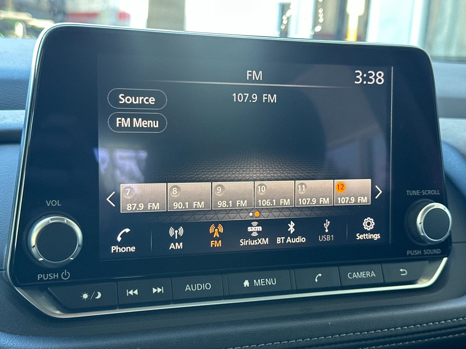 Used 2024 Nissan Rogue S image 17